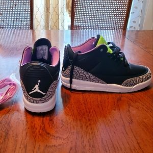 Kids' Black/Green Air Jordan 3 Retro, Size 2.5y